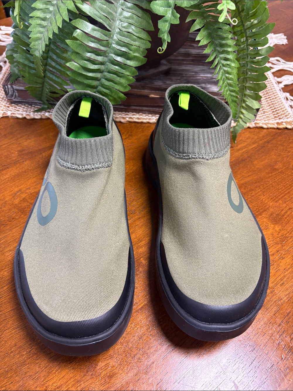 OOFOS Men's Olive Slip-On Knit Sneakers